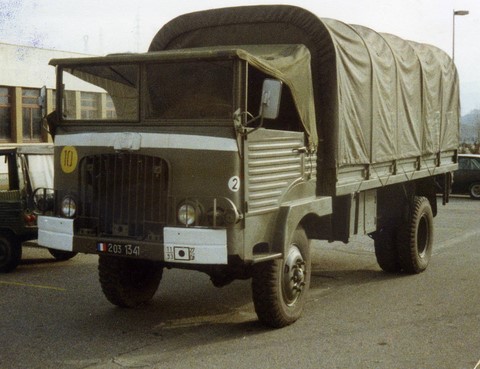 Le Type Même Camions Simca De L'armée Transport Des Troupes Du Contigent Bône À Combes En 1962 Au 14ème BCA.