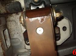 5 - Lames de suspension arrire de camping-car: brossage mtallique entre les lames pour enlever loxydation.