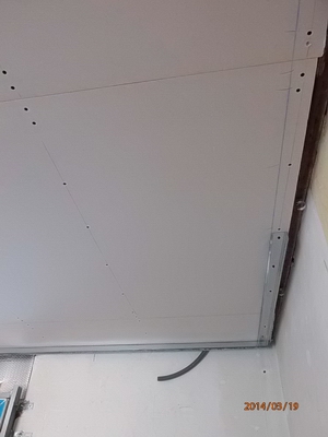 DOUBLE CLOISON AVEC ISOLATION: PLAFOND: Tracer au cordeau traceur et monter les rails fixs avec des vis auto-taraudeuse sur tous le primtre de la pice