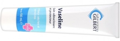 Vaseline: La Vaseline Laboratoires Gilbert protge les couches superficielles de lpiderme des agressions extrieures (vent, froid, soleil) et renforce la barrire cutane. La Vaseline Laboratoires Gilbert forme un film protecteur sur la peau et aide  rduire lapparition de rougeurs.  Pour votre bateau pneumatique: Le bon truc: enduisez chacune des pices qui composent  la valve de vaseline pour assouplir les joints et faire tanchit !