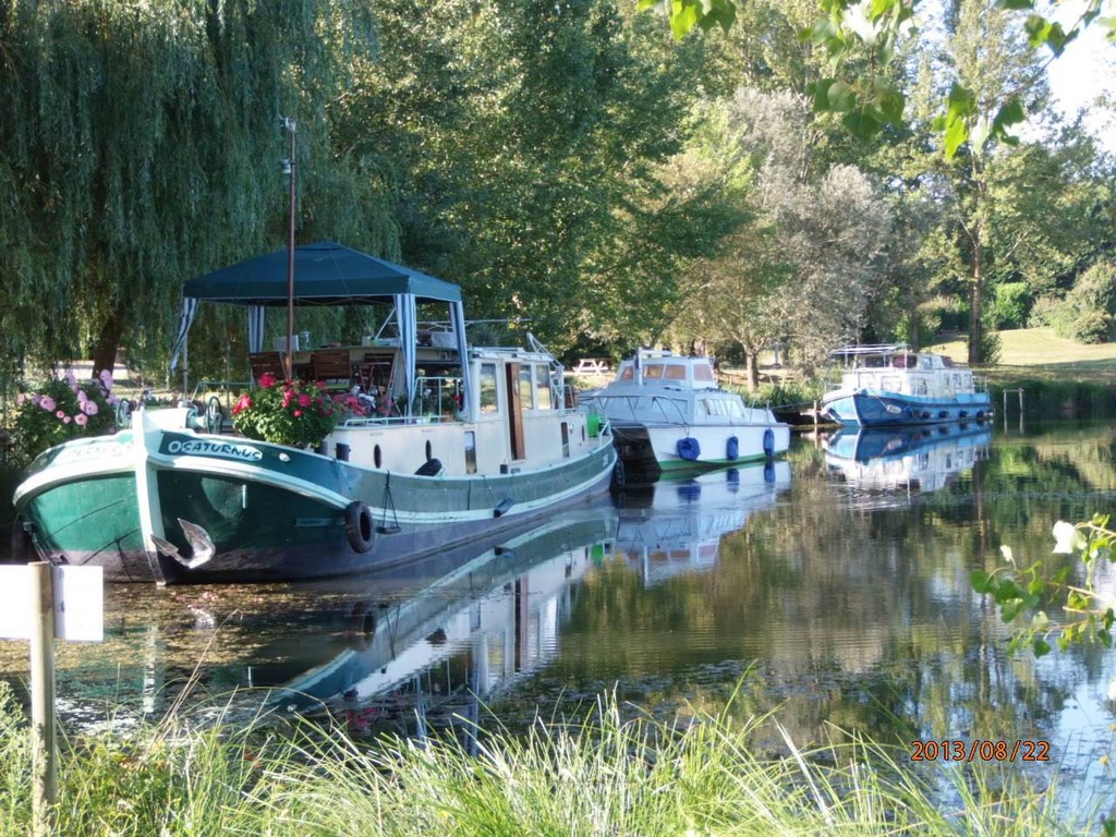 FONTET: Aire De Camping-Car