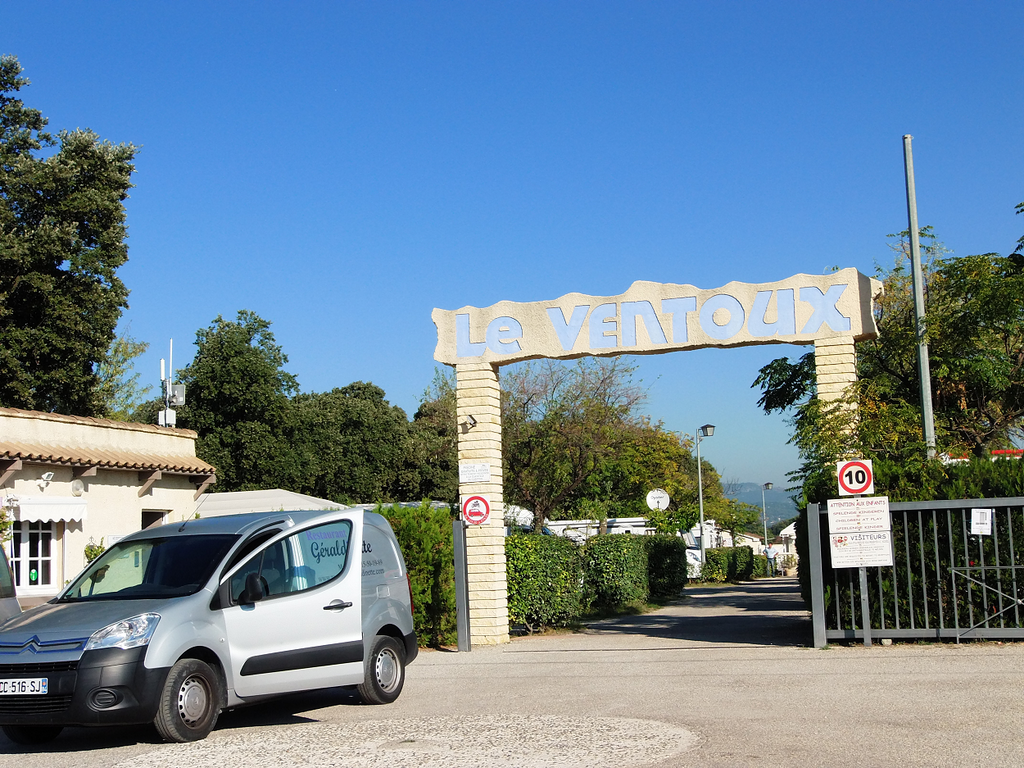 ​Le camping Le Ventoux au pied du mont ventoux près d'avignon et carpentras, vous accueille en terre provencale 