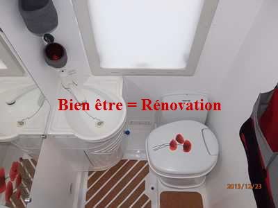 Photo après rénovation du camping-car: salle-d’eau WC cassette Thetford C200, j’ai tout démonté, tapissé, changé toutes les parties déjà bien attaqué par l’humidité, réparé l’évacuation du bac douche cassée, remonté avec étanchéité correcte, et relooké ce bac douche en revêtement liège très isolant et agréable, confortable au contact. Les détails plus loin sur cette page. Photo après rénovation du camping-car: salle-d’eau WC cassette Thetford C200, j’ai tout démonté, tapissé, changé toutes les parties déjà bien attaqué par l’humidité, réparé l’évacuation du bac douche cassée, remonté avec étanchéité correcte, et relooké ce bac douche en revêtement liège très isolant et agréable, confortable au contact. Les détails plus loin sur cette page.