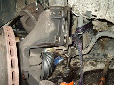 Dmontage FIAT DUCATO: Le plus compliqu peut  se trouver sur le dblocage de toutes les vis, crous, biellette de direction et rotule etc...Penser au reprage grav de la biellette de direction et compter le nombre de filets.