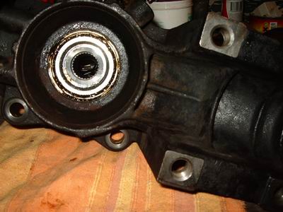 Dmontage FIAT DUCATO: Monter le joint: Lensemble du bras support de moyeux de roue avant du camping-car FIAT DUCATO est prt au remontage.