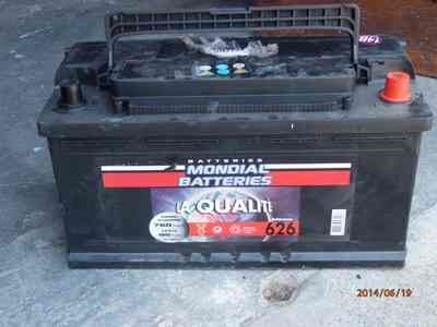 Batterie de démarrage: Batterie 95AH 760 AMP + à droite (Dim 353X175X190) Batterie garantie 3 ans.