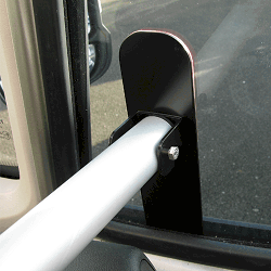 Duo-Safe Pro bloque depuis l’intérieur les portières avant de votre camping-car. Système anti-intrusion très facile à utiliser. Modèle universel, barre télescopique avec crochets Quick Lock pour s’adapter facilement à la plupart des cabines des véhicules.
