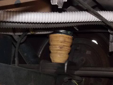 Butées de suspension arrière de FIAT DUCATO - Faire durer la mécanique: Si votre camping-car en est équipé... Le contrôle technique ne remarque rien d'anormal ? Changez les quand même, vous en y trouverez alors plus de confort de conduite.