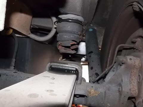 Butées de suspension arrière de FIAT DUCATO - Faire durer la mécanique: Si votre camping-car en est équipé... Le contrôle technique ne remarque rien d'anormal ? Changez les quand même, vous en y trouverez alors plus de confort de conduite.