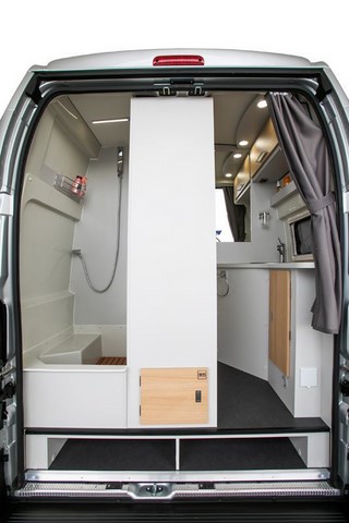 Douche et Wc à l'arrière