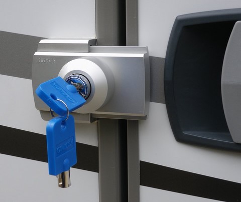  Avec le verrou IMC, vous pouvez fermer votre porte de cellule de l'extérieur comme de l'intérieur