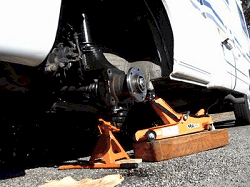 Roulements de roues avant: Le camping-car est prêt à repartir.