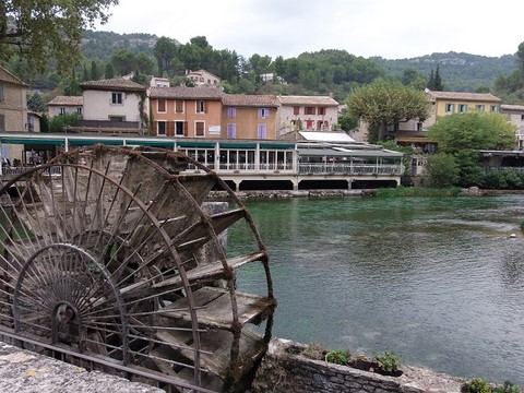 VAUCLUSE Fontaine de Vaucluse une merveille du Vaucluse 84